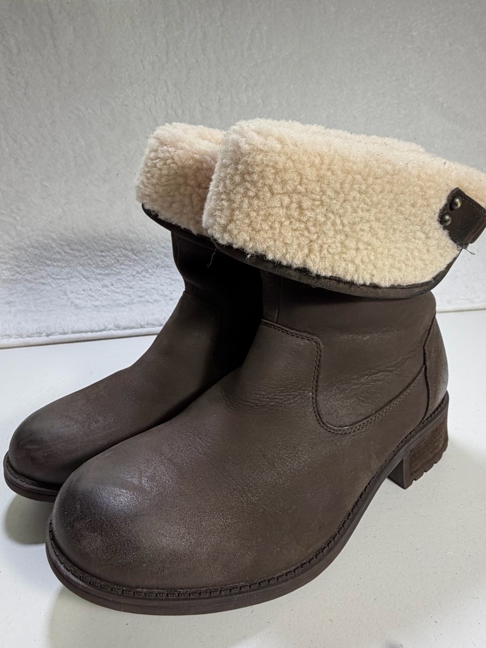 UGG Aldon Leather Wool Cuff Boots Stout Brown Women’s Size 8 winter boots